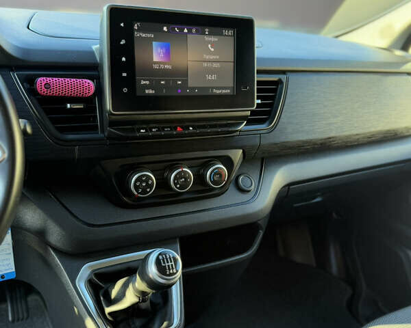 Черный Рено Трафик, объемом двигателя 2 л и пробегом 179 тыс. км за 23450 $, фото 95 на Automoto.ua