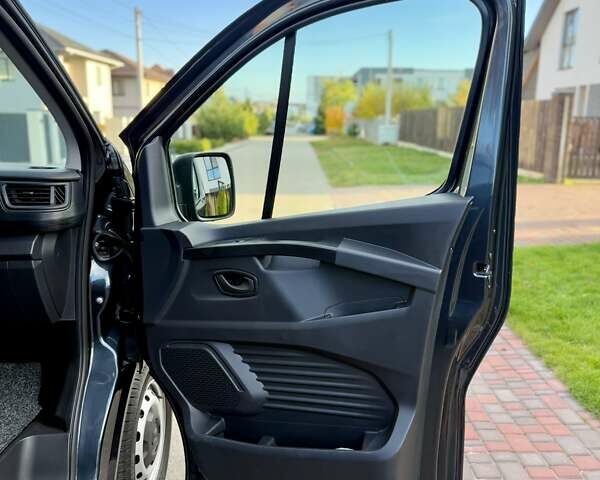 Черный Рено Трафик, объемом двигателя 2 л и пробегом 81 тыс. км за 27900 $, фото 56 на Automoto.ua