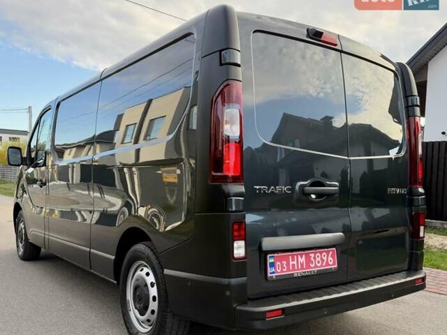 Черный Рено Трафик, объемом двигателя 2 л и пробегом 81 тыс. км за 27900 $, фото 2 на Automoto.ua