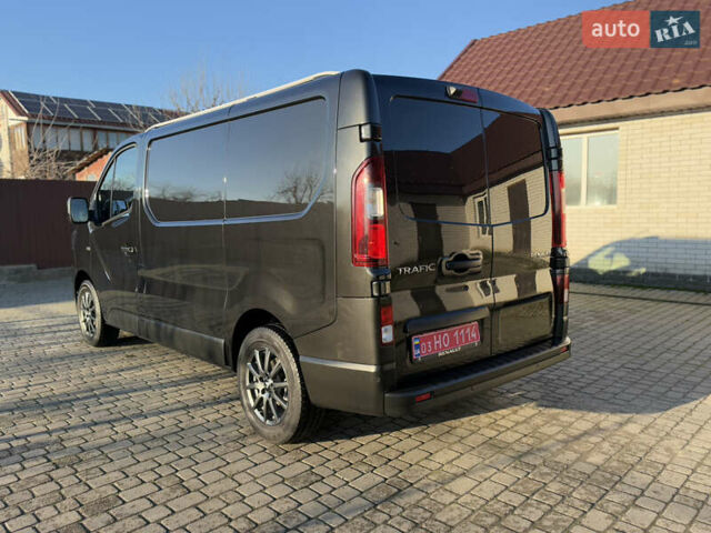 Черный Рено Трафик, объемом двигателя 2 л и пробегом 179 тыс. км за 23450 $, фото 23 на Automoto.ua