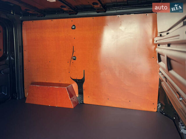 Черный Рено Трафик, объемом двигателя 2 л и пробегом 179 тыс. км за 23450 $, фото 51 на Automoto.ua