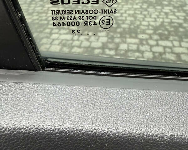 Черный Рено Трафик, объемом двигателя 2 л и пробегом 65 тыс. км за 29900 $, фото 26 на Automoto.ua