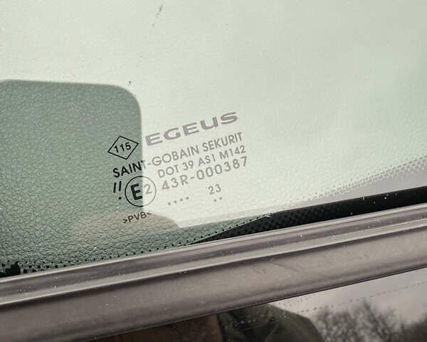 Черный Рено Трафик, объемом двигателя 2 л и пробегом 65 тыс. км за 29900 $, фото 28 на Automoto.ua