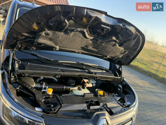 Черный Рено Трафик, объемом двигателя 2 л и пробегом 179 тыс. км за 23450 $, фото 113 на Automoto.ua