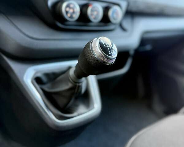 Черный Рено Трафик, объемом двигателя 2 л и пробегом 81 тыс. км за 27900 $, фото 76 на Automoto.ua