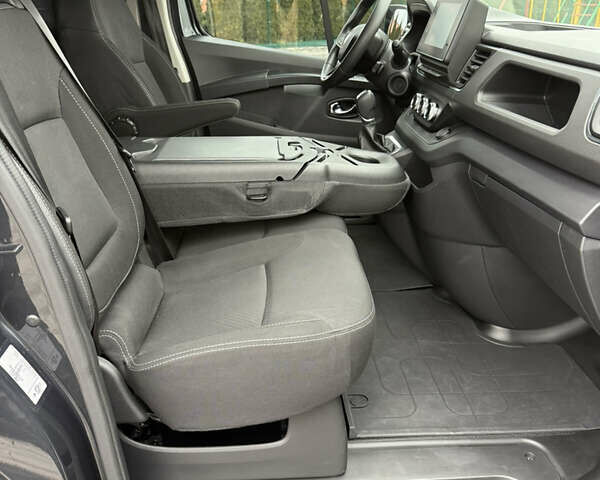 Черный Рено Трафик, объемом двигателя 2 л и пробегом 65 тыс. км за 29900 $, фото 56 на Automoto.ua