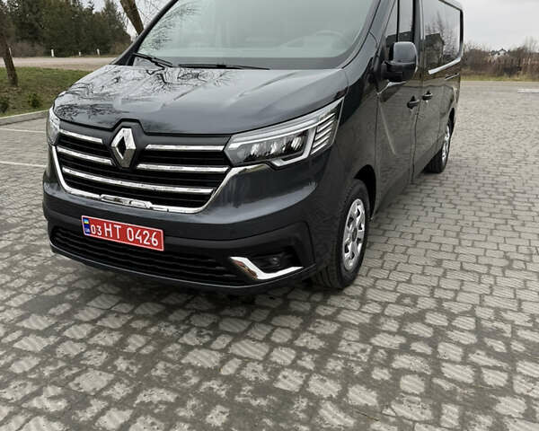 Черный Рено Трафик, объемом двигателя 2 л и пробегом 65 тыс. км за 29900 $, фото 2 на Automoto.ua