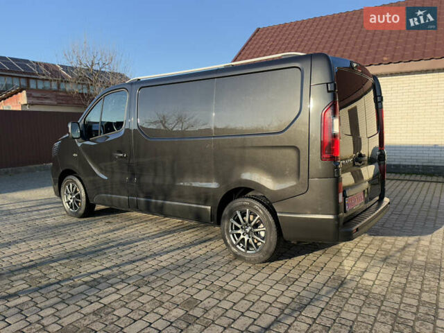 Черный Рено Трафик, объемом двигателя 2 л и пробегом 179 тыс. км за 23450 $, фото 19 на Automoto.ua