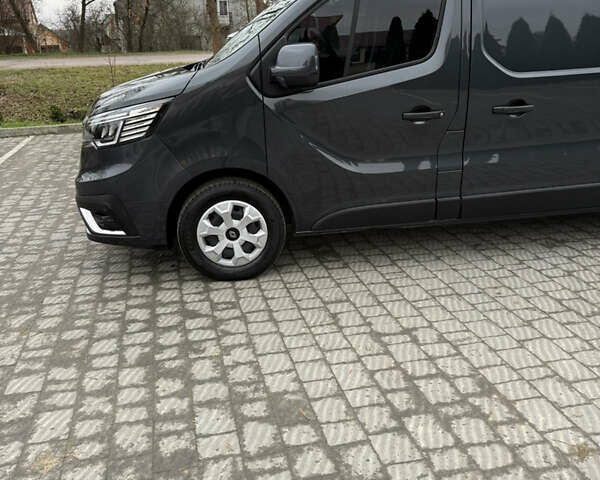 Черный Рено Трафик, объемом двигателя 2 л и пробегом 65 тыс. км за 29900 $, фото 6 на Automoto.ua