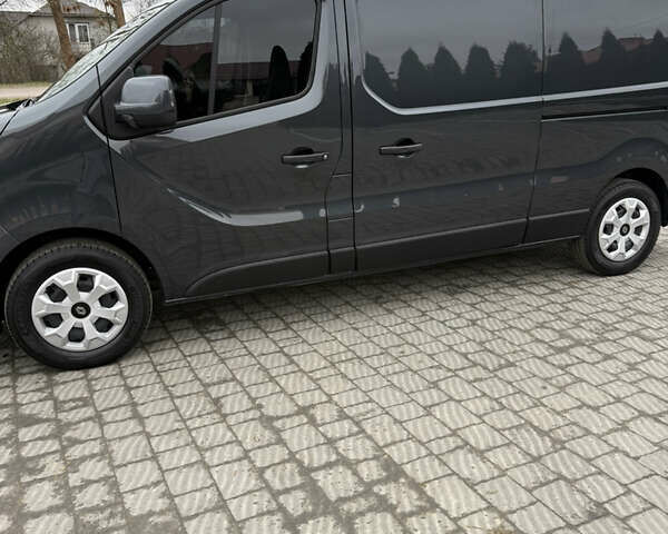 Черный Рено Трафик, объемом двигателя 2 л и пробегом 65 тыс. км за 29900 $, фото 5 на Automoto.ua