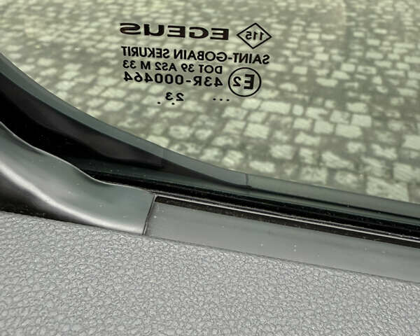 Черный Рено Трафик, объемом двигателя 2 л и пробегом 65 тыс. км за 29900 $, фото 27 на Automoto.ua