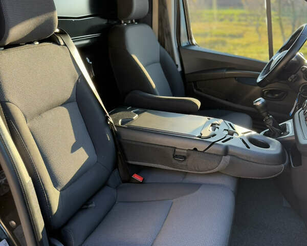 Черный Рено Трафик, объемом двигателя 2 л и пробегом 179 тыс. км за 23450 $, фото 68 на Automoto.ua