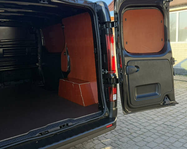 Черный Рено Трафик, объемом двигателя 2 л и пробегом 179 тыс. км за 23450 $, фото 62 на Automoto.ua