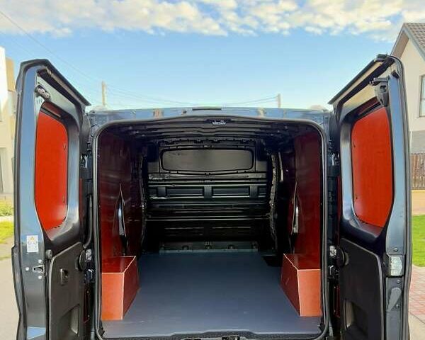 Черный Рено Трафик, объемом двигателя 2 л и пробегом 81 тыс. км за 27900 $, фото 44 на Automoto.ua