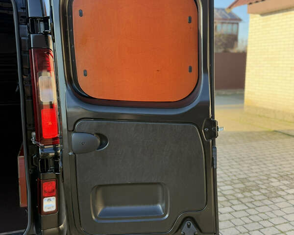 Черный Рено Трафик, объемом двигателя 2 л и пробегом 179 тыс. км за 23450 $, фото 58 на Automoto.ua