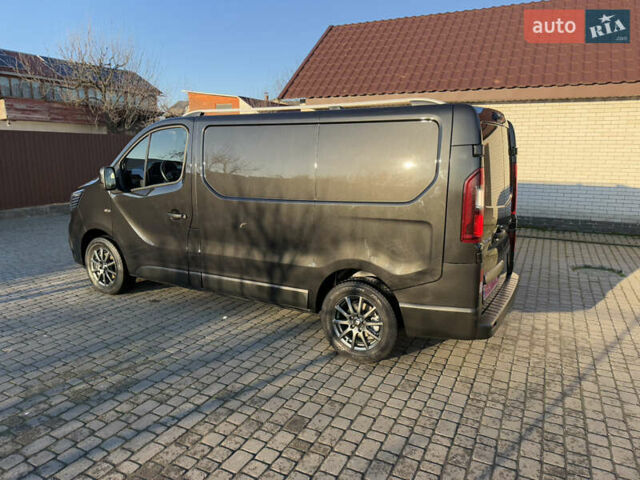 Черный Рено Трафик, объемом двигателя 2 л и пробегом 179 тыс. км за 23450 $, фото 138 на Automoto.ua