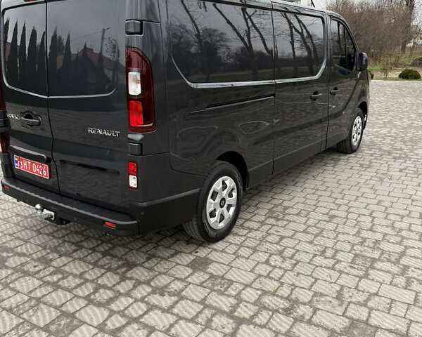 Черный Рено Трафик, объемом двигателя 2 л и пробегом 65 тыс. км за 29900 $, фото 13 на Automoto.ua