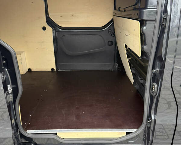 Черный Рено Трафик, объемом двигателя 2 л и пробегом 65 тыс. км за 29900 $, фото 21 на Automoto.ua