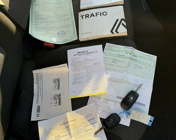 Черный Рено Трафик, объемом двигателя 2 л и пробегом 179 тыс. км за 23450 $, фото 126 на Automoto.ua