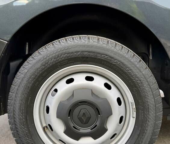 Черный Рено Трафик, объемом двигателя 2 л и пробегом 81 тыс. км за 27900 $, фото 33 на Automoto.ua