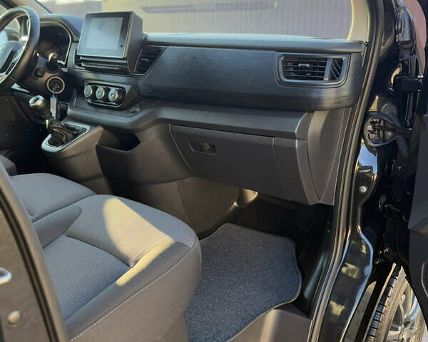 Черный Рено Трафик, объемом двигателя 2 л и пробегом 179 тыс. км за 23450 $, фото 75 на Automoto.ua