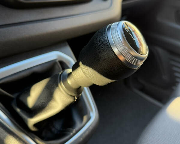 Черный Рено Трафик, объемом двигателя 2 л и пробегом 179 тыс. км за 23450 $, фото 94 на Automoto.ua