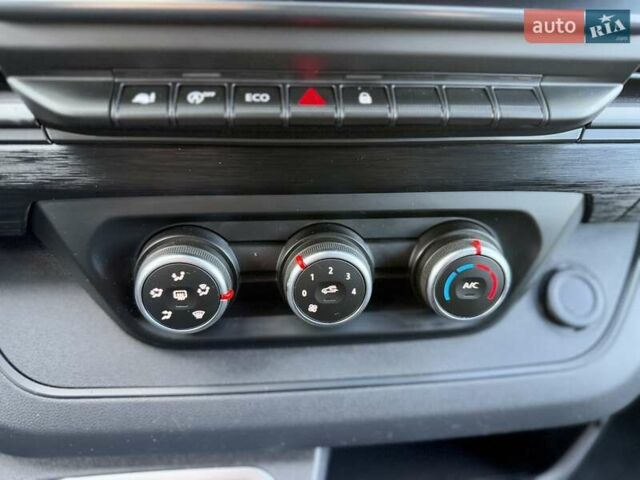 Черный Рено Трафик, объемом двигателя 2 л и пробегом 81 тыс. км за 27900 $, фото 74 на Automoto.ua