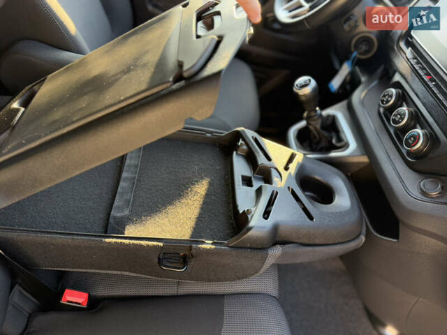 Черный Рено Трафик, объемом двигателя 2 л и пробегом 179 тыс. км за 23450 $, фото 69 на Automoto.ua