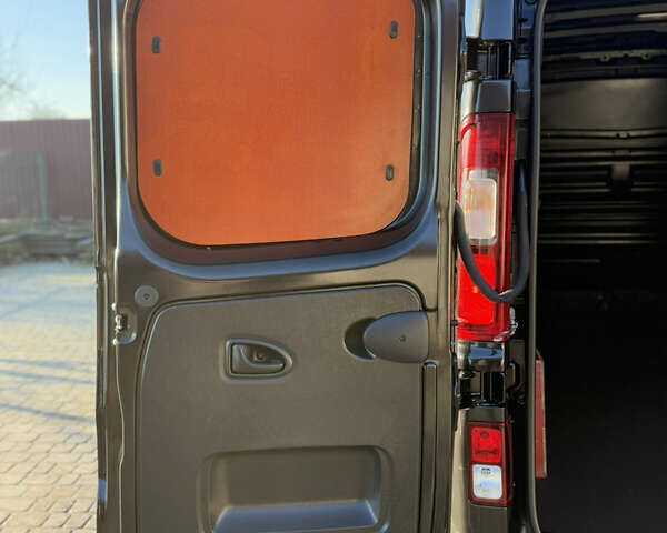 Черный Рено Трафик, объемом двигателя 2 л и пробегом 179 тыс. км за 23450 $, фото 59 на Automoto.ua