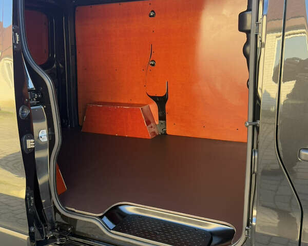 Черный Рено Трафик, объемом двигателя 2 л и пробегом 179 тыс. км за 23450 $, фото 47 на Automoto.ua