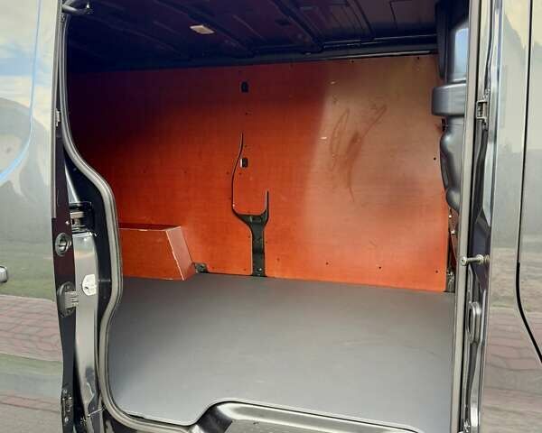 Черный Рено Трафик, объемом двигателя 2 л и пробегом 81 тыс. км за 27900 $, фото 48 на Automoto.ua