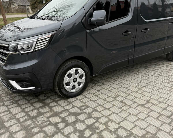 Черный Рено Трафик, объемом двигателя 2 л и пробегом 65 тыс. км за 29900 $, фото 4 на Automoto.ua