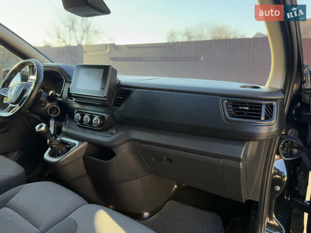 Черный Рено Трафик, объемом двигателя 2 л и пробегом 179 тыс. км за 23450 $, фото 74 на Automoto.ua