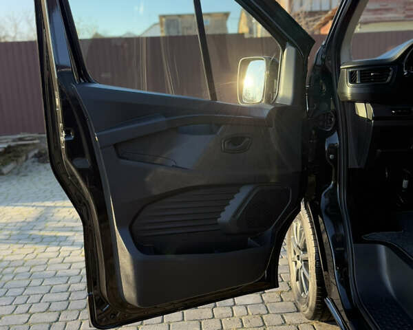 Черный Рено Трафик, объемом двигателя 2 л и пробегом 179 тыс. км за 23450 $, фото 78 на Automoto.ua