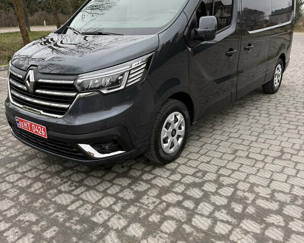 Черный Рено Трафик, объемом двигателя 2 л и пробегом 65 тыс. км за 29900 $, фото 3 на Automoto.ua