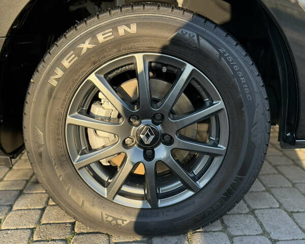 Черный Рено Трафик, объемом двигателя 2 л и пробегом 179 тыс. км за 23450 $, фото 115 на Automoto.ua