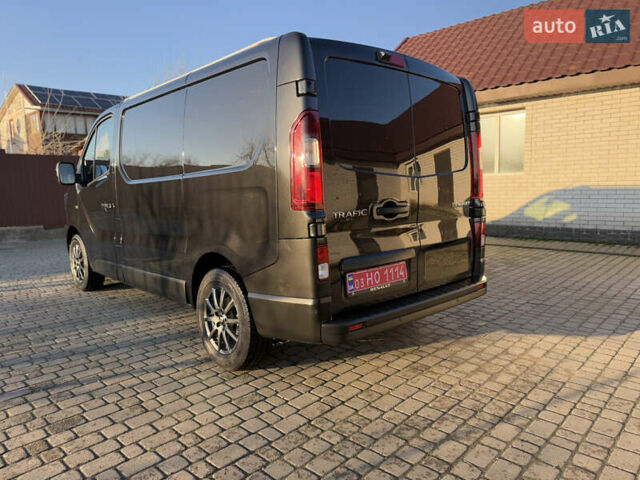 Черный Рено Трафик, объемом двигателя 2 л и пробегом 179 тыс. км за 23450 $, фото 141 на Automoto.ua