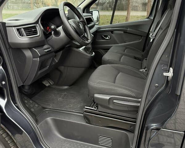 Черный Рено Трафик, объемом двигателя 2 л и пробегом 65 тыс. км за 29900 $, фото 24 на Automoto.ua