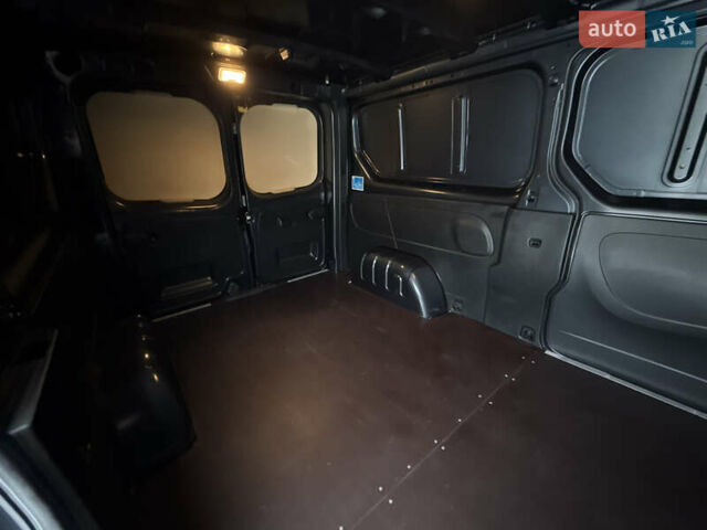 Черный Рено Трафик, объемом двигателя 2 л и пробегом 65 тыс. км за 32800 $, фото 53 на Automoto.ua