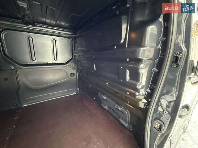 Черный Рено Трафик, объемом двигателя 2 л и пробегом 65 тыс. км за 32800 $, фото 52 на Automoto.ua