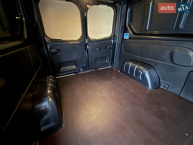 Черный Рено Трафик, объемом двигателя 2 л и пробегом 65 тыс. км за 32800 $, фото 54 на Automoto.ua