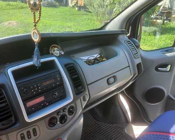 Черный Рено Трафик, объемом двигателя 2 л и пробегом 380 тыс. км за 9300 $, фото 4 на Automoto.ua