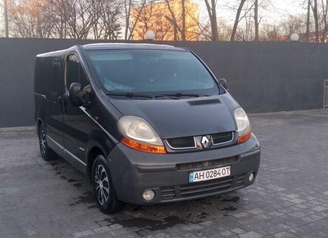 Черный Рено Трафик, объемом двигателя 1.9 л и пробегом 320 тыс. км за 6200 $, фото 2 на Automoto.ua