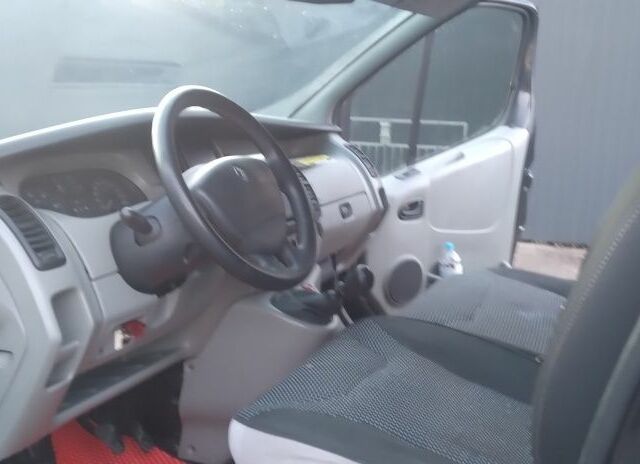 Черный Рено Трафик, объемом двигателя 1.9 л и пробегом 320 тыс. км за 6200 $, фото 5 на Automoto.ua