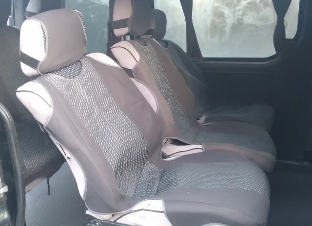 Черный Рено Трафик, объемом двигателя 1.9 л и пробегом 320 тыс. км за 6200 $, фото 6 на Automoto.ua