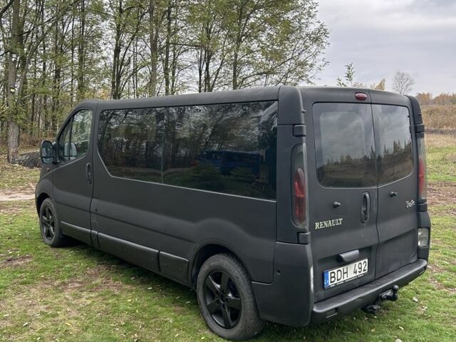 Черный Рено Трафик, объемом двигателя 2.5 л и пробегом 300 тыс. км за 2999 $, фото 2 на Automoto.ua