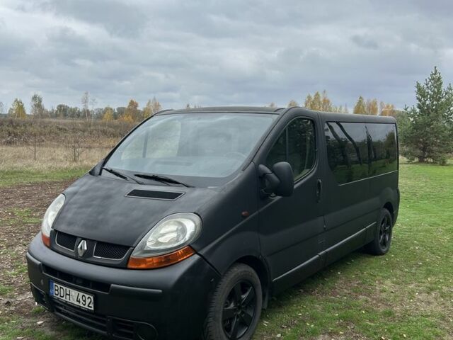 Черный Рено Трафик, объемом двигателя 2.5 л и пробегом 300 тыс. км за 2999 $, фото 1 на Automoto.ua