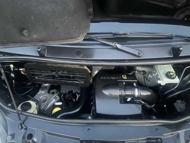 Черный Рено Трафик, объемом двигателя 2.5 л и пробегом 290 тыс. км за 8888 $, фото 7 на Automoto.ua