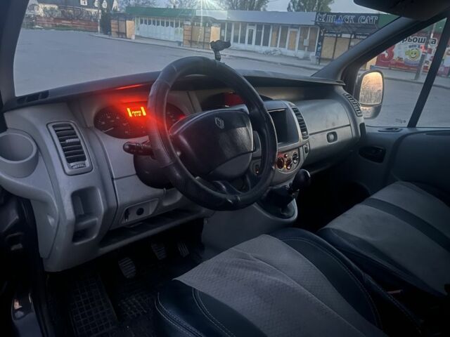 Черный Рено Трафик, объемом двигателя 2.5 л и пробегом 290 тыс. км за 8888 $, фото 8 на Automoto.ua