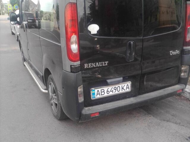 Черный Рено Трафик, объемом двигателя 2 л и пробегом 350 тыс. км за 8000 $, фото 2 на Automoto.ua